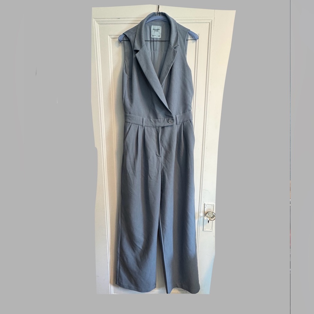 Abercrombie & Fitch Gray Wrap-Style Jumpsuit